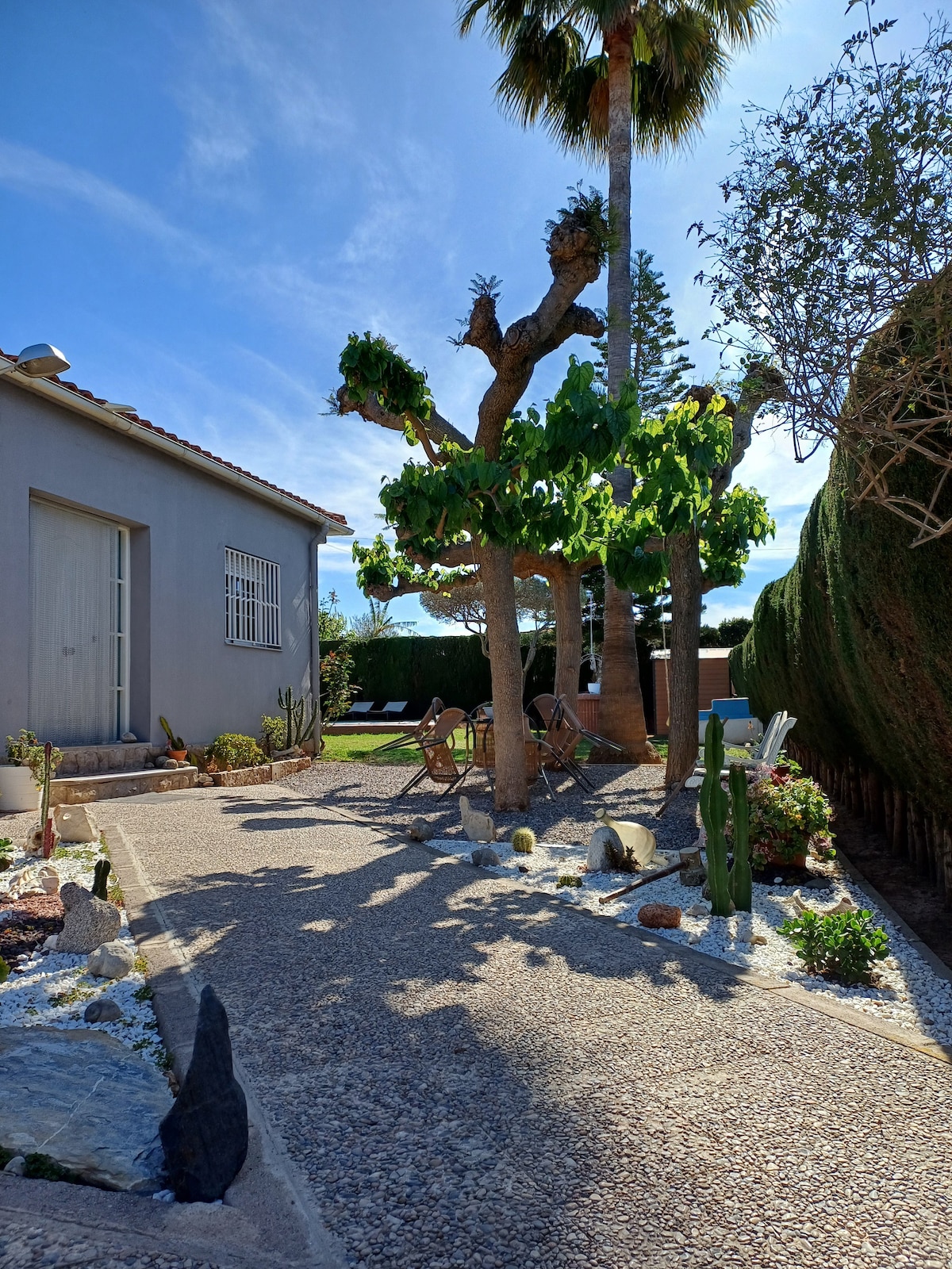 Coqueto. 
Casita con piscina privada