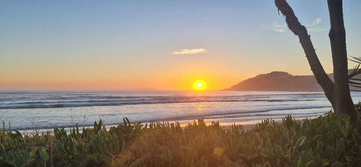 Linda Casa na Beira do Mar Praia Norte 490 diária!