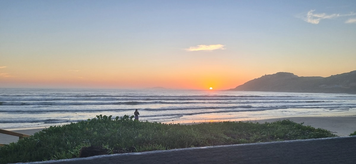 Linda Casa na Beira do Mar Praia Norte 490 diária!