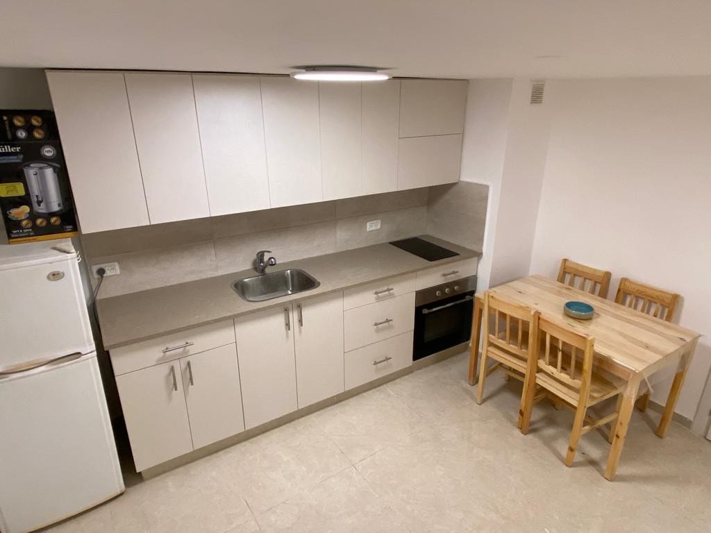 Kosher apartment In Old Katamon