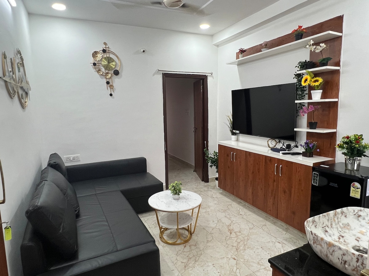 Lovely 1BHK with 55inch TV, Wifi, Geyser