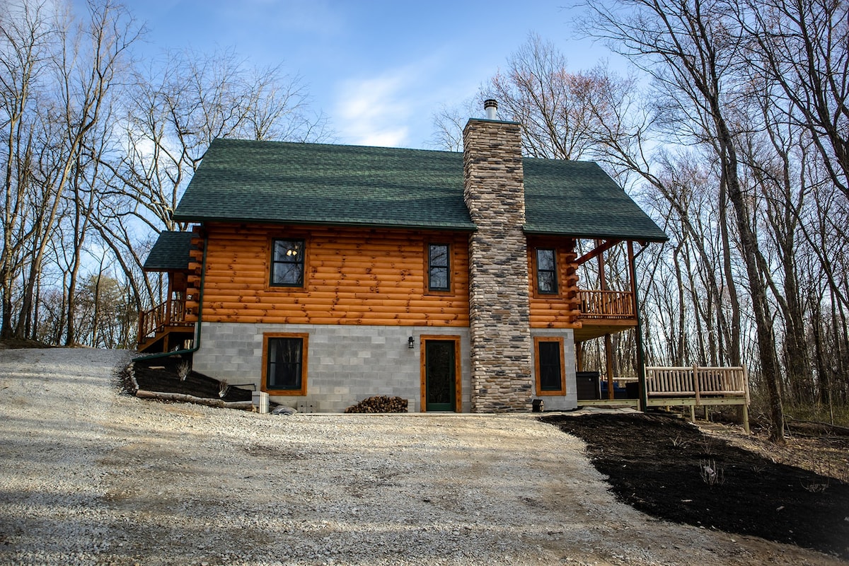 Whiskey Ridge New Cabin 5 acres. Hot Tub Game Room