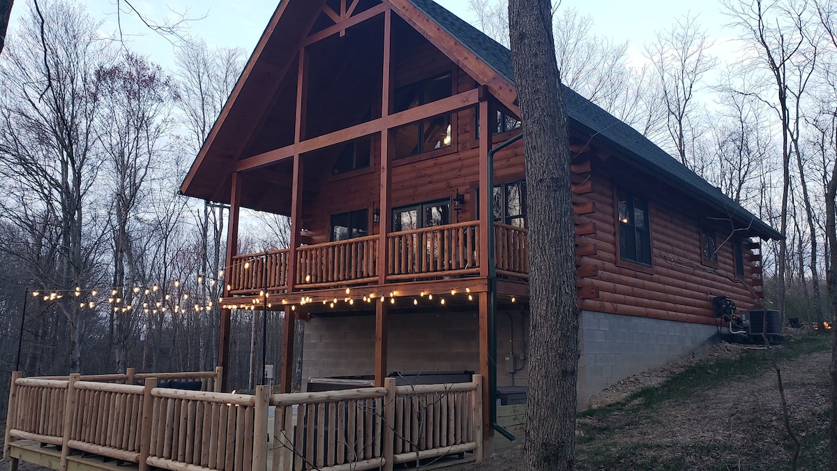 Whiskey Ridge New Cabin 5 acres. Hot Tub Game Room