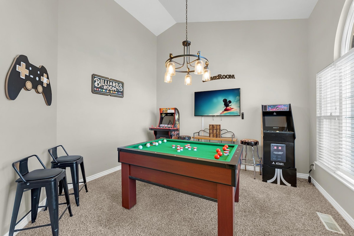 Spacious & Fun Family Retreat ~ Game Room ~ Patio!