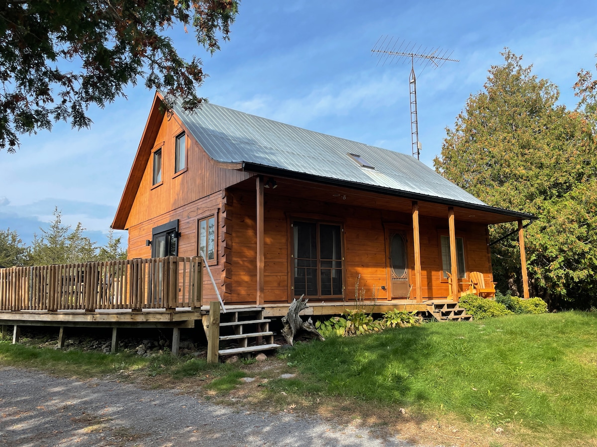 Evergreen Log Home with Hot Tub + Pool