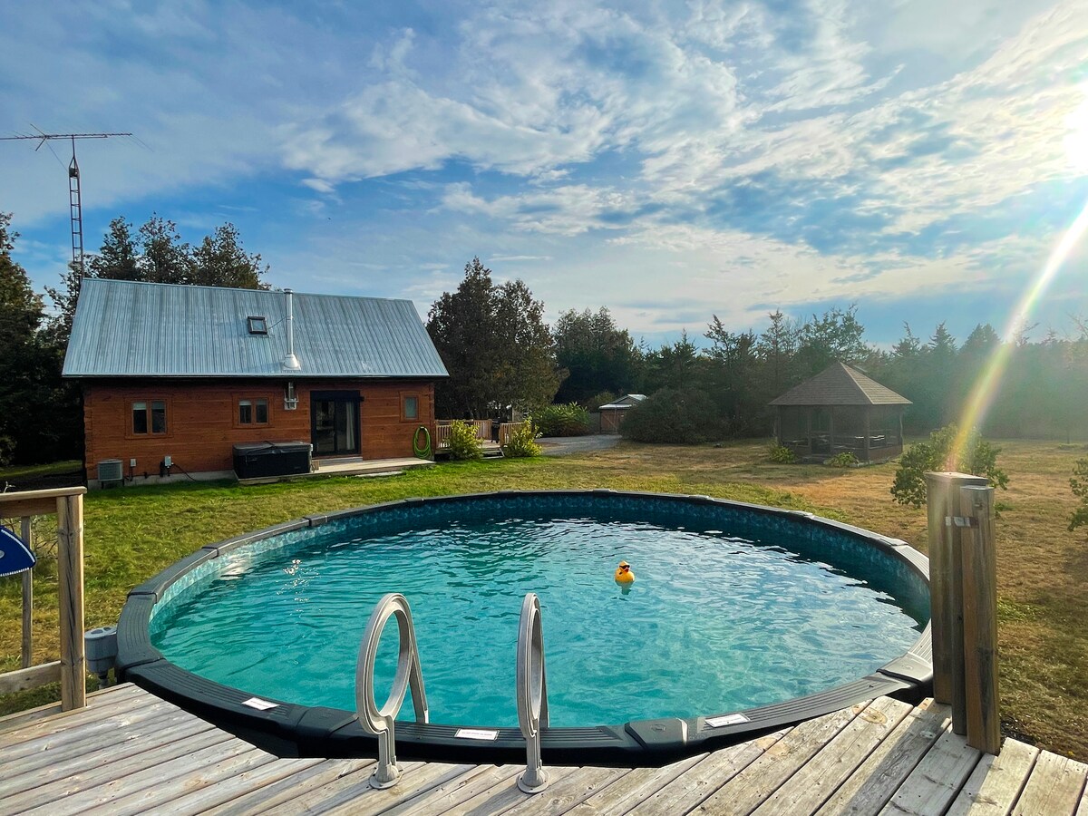 Evergreen Log Home with Hot Tub + Pool