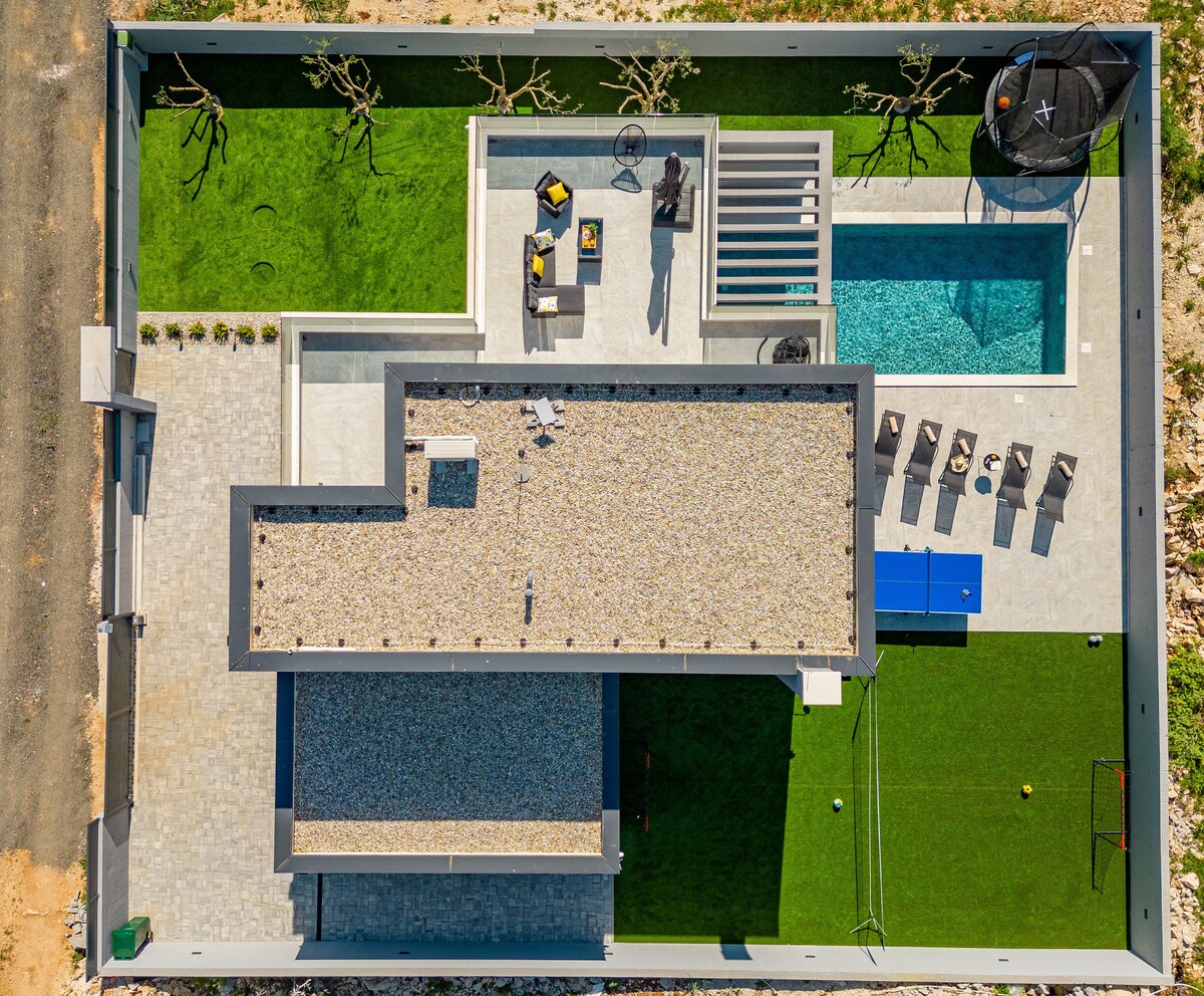 现代Mariel别墅-靠近扎达尔-泳池、按摩浴缸、健身房