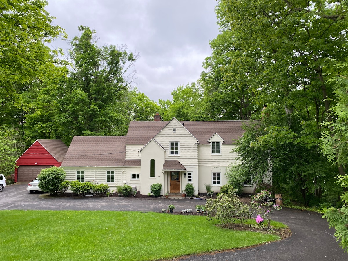 Large home close to Cornell