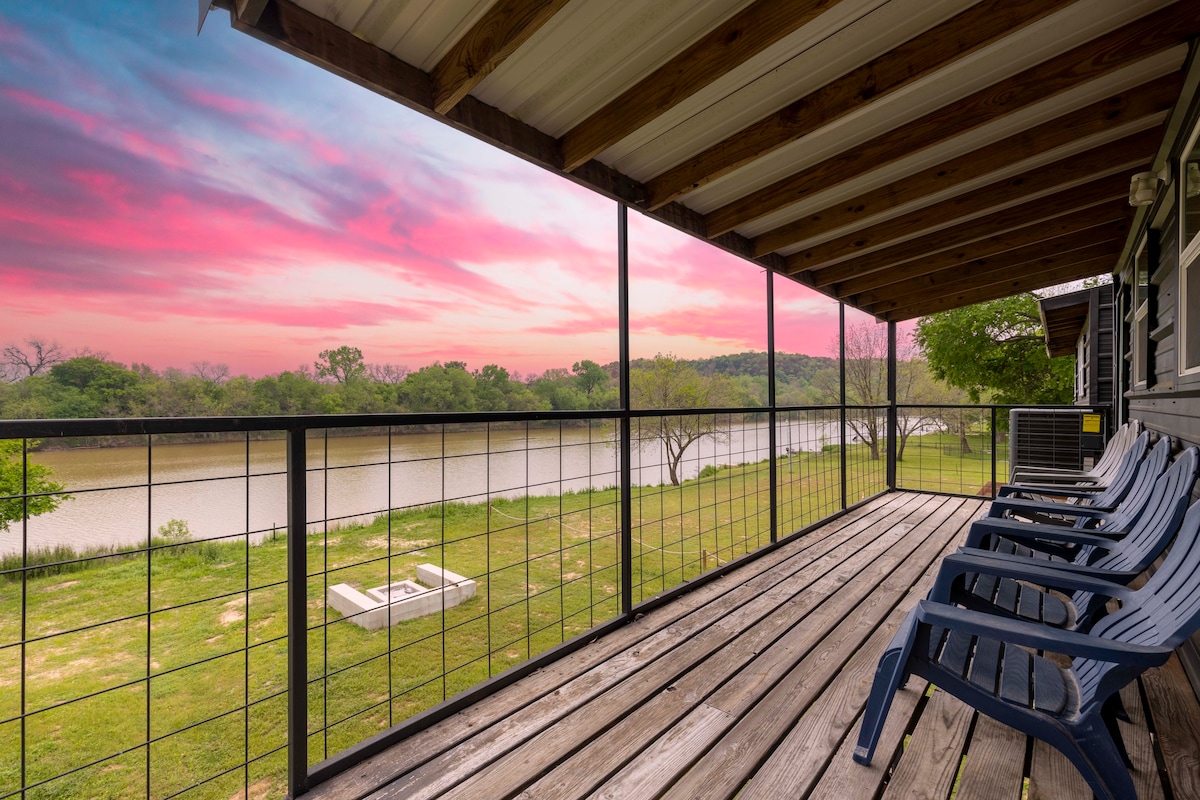 Brazos River Treehouse (waterfront, firepit)