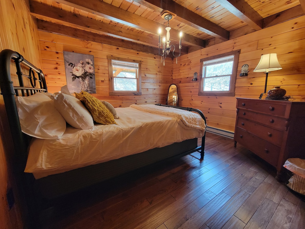 *Mohawk Mountain Lodge* 
Private | Quiet | Wooded