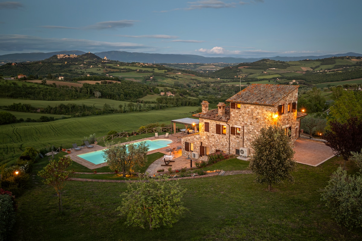 Esclusiva villa panoramica con piscina privata