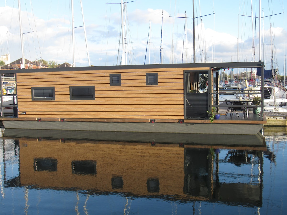 Mersey Houseboat