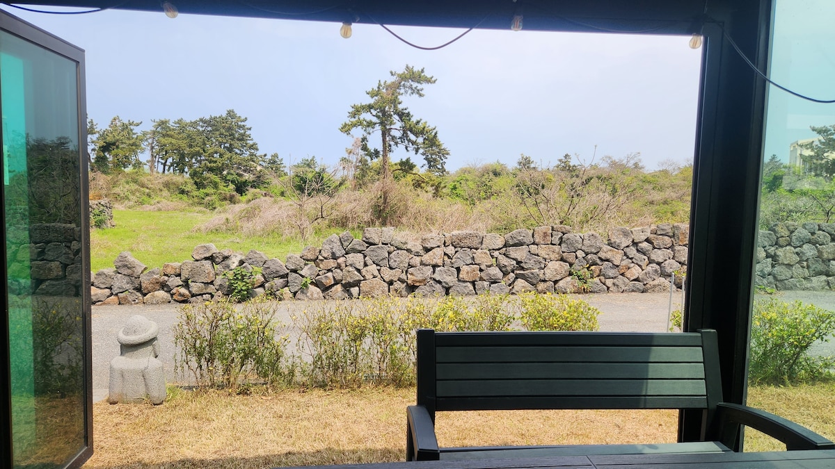 Hyeopjae Stone Wall Mountain Bird Sound Jeju Sal 10