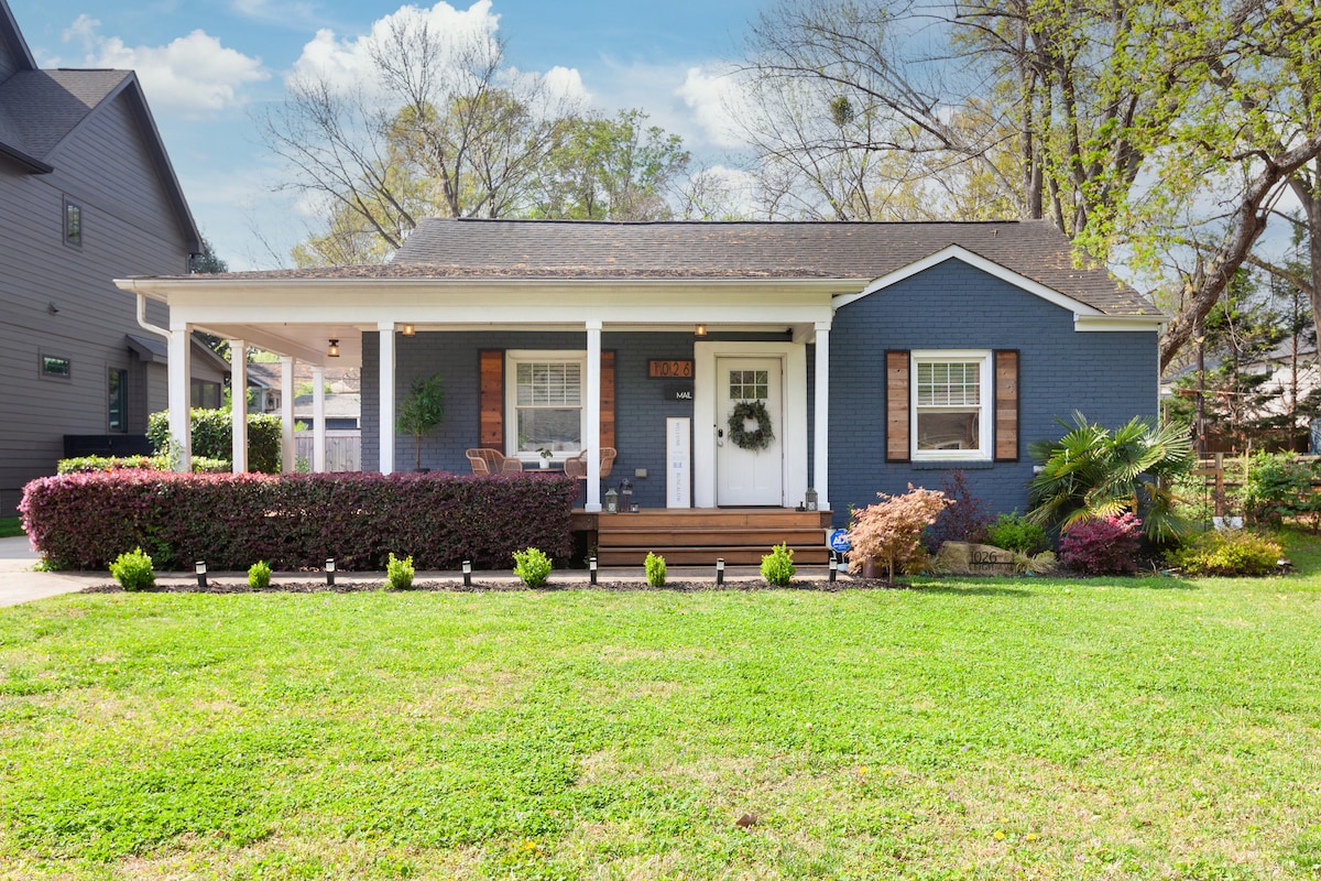 The Carolina Blue Bungalow

4 Beds, Tesla Charging