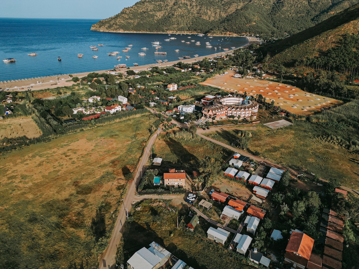 Adrasan da denize en yakın taş villa sahile 200 mt