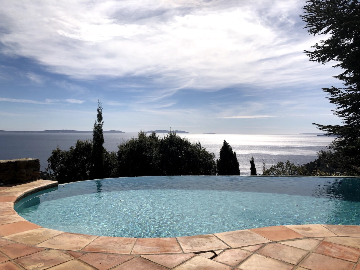 Exceptional Sea View with Infinity Pool & Aircon