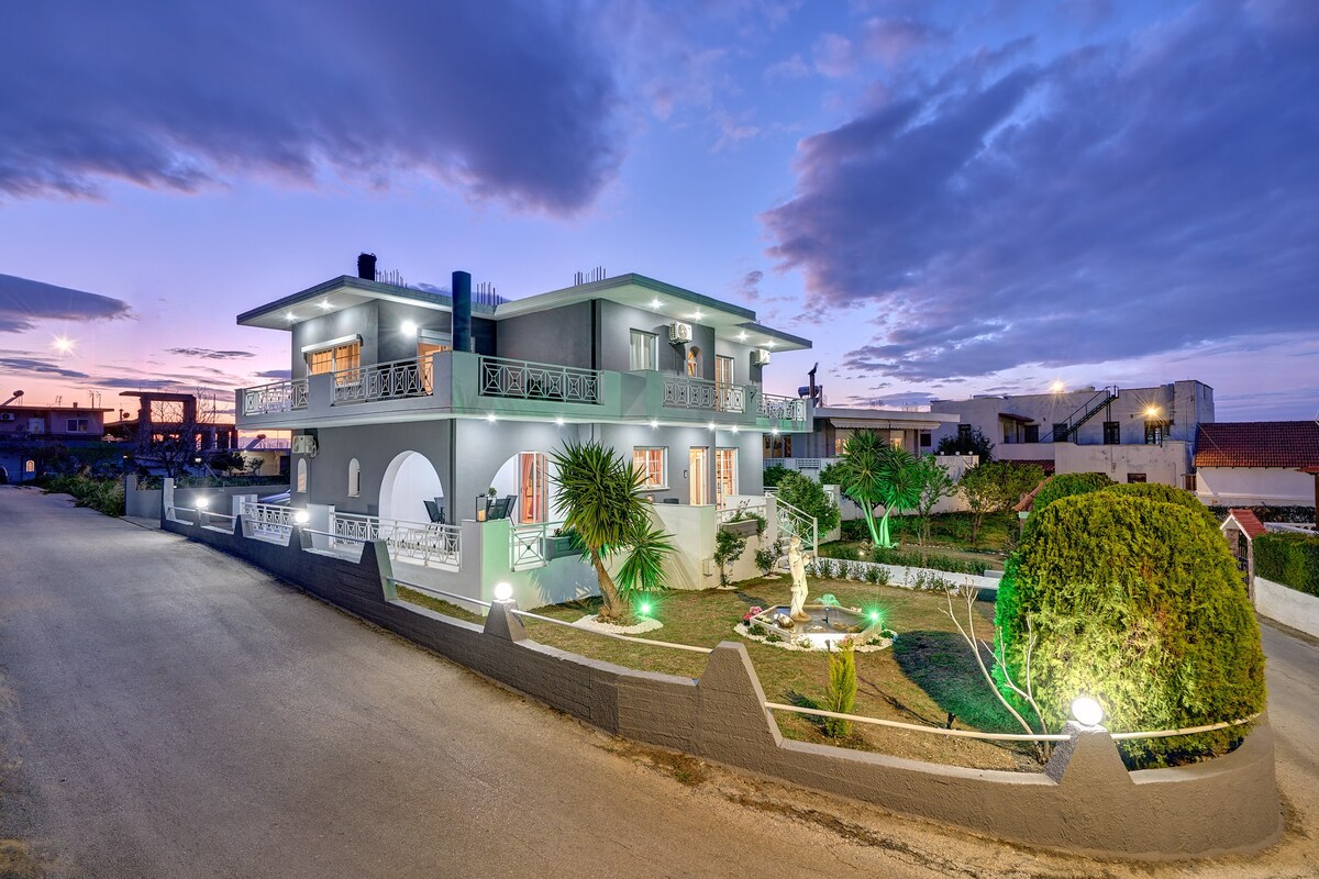 Chrysanthi Luxury Villa