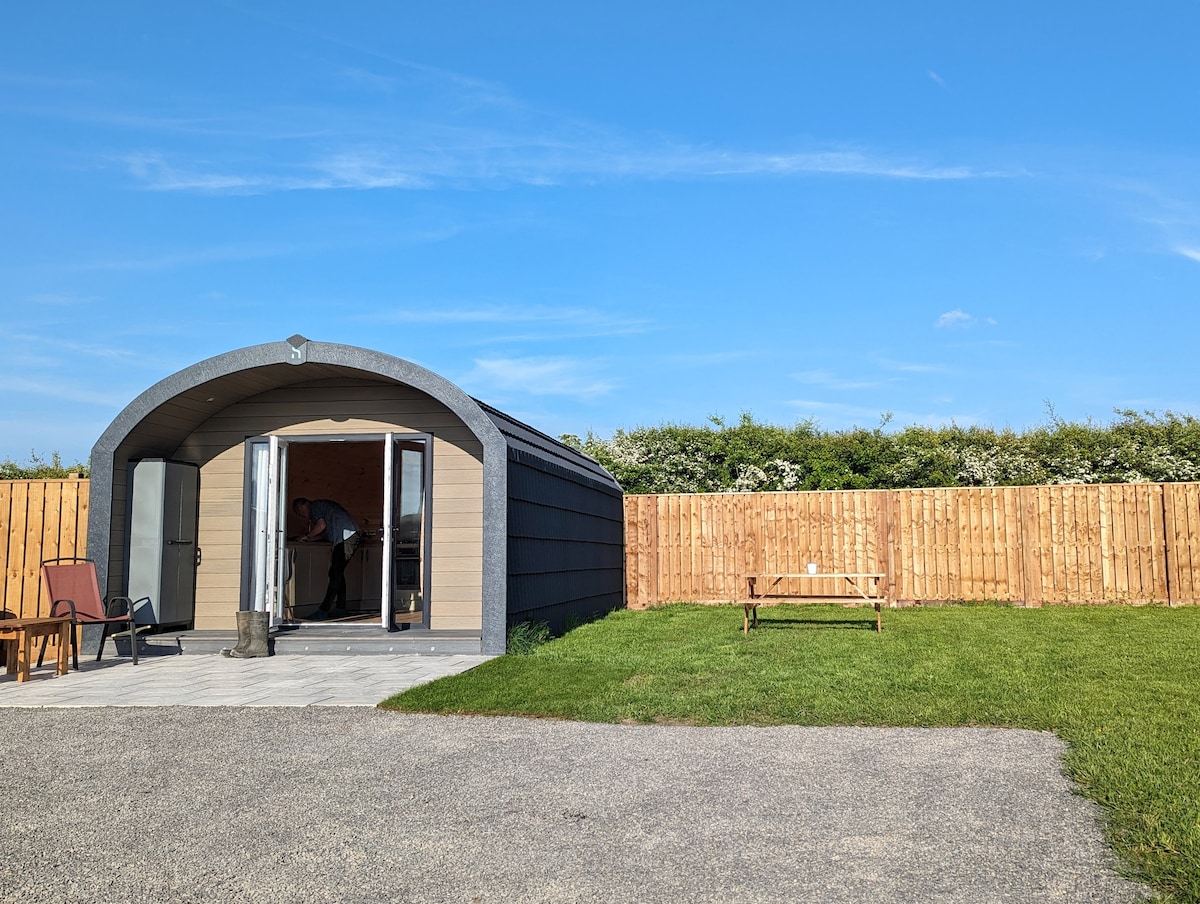 Super Dog friendly glamping pods (Hugo)