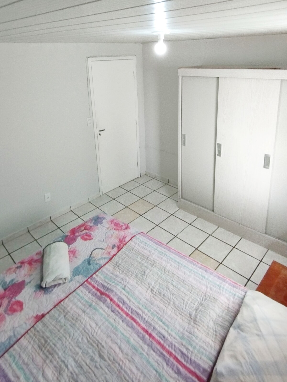 Quarto em casa tranquila e bem localizada UFSC