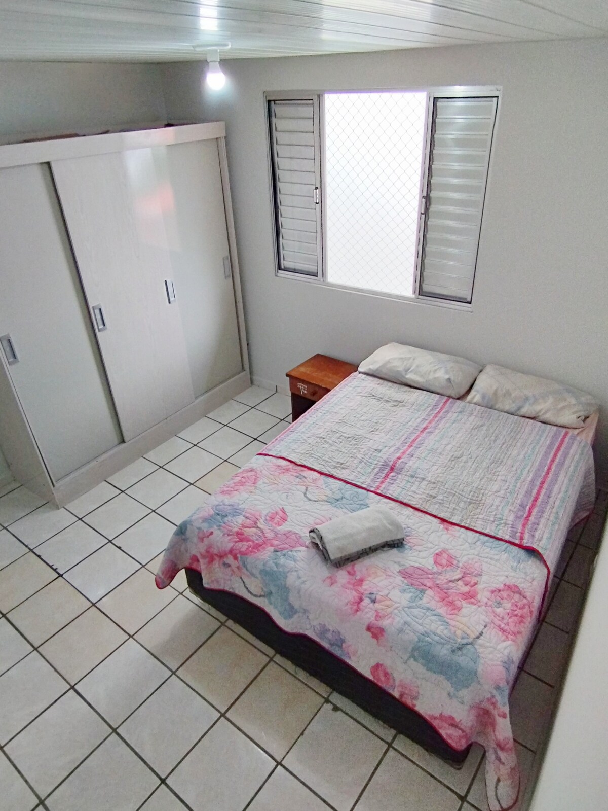 Quarto em casa tranquila e bem localizada UFSC