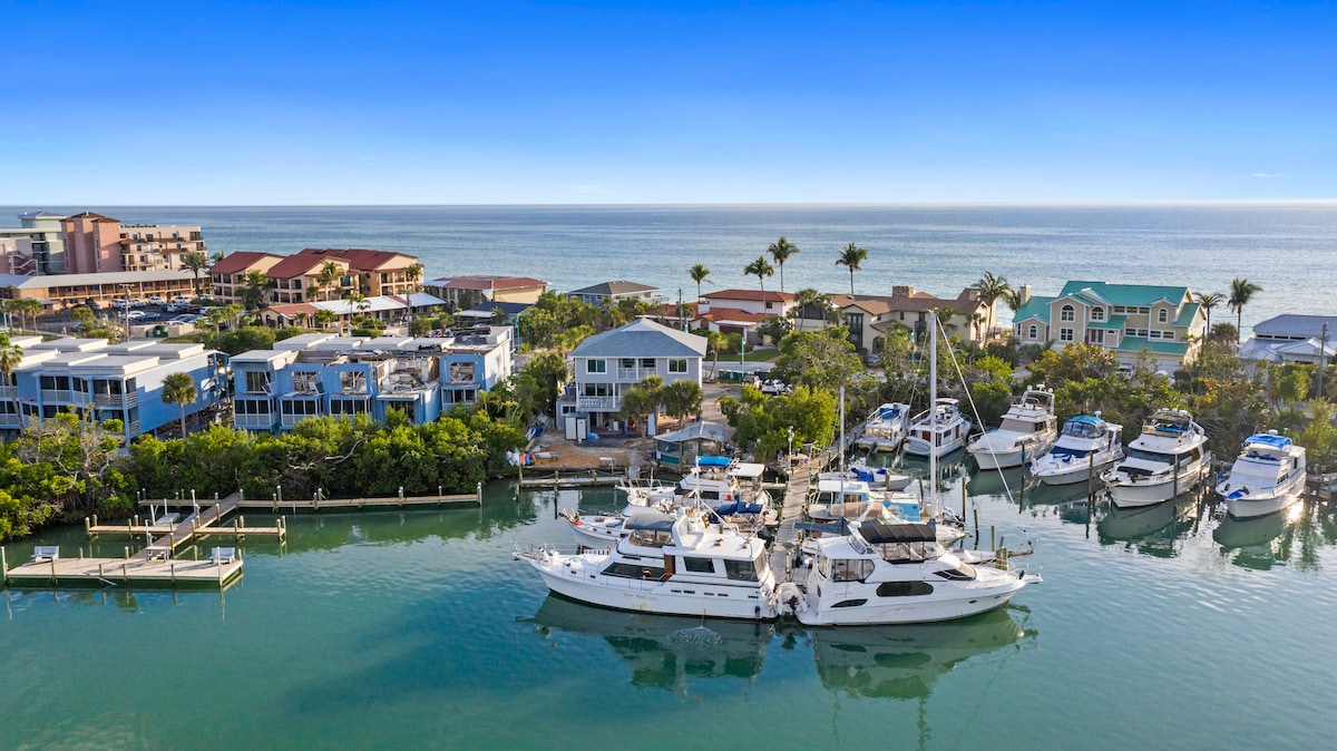 Oceanfront Condo & Boat Slip. Unit 1