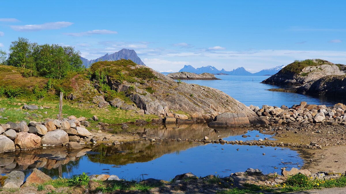 Enebolig med idyllisk beliggenhet ved havet