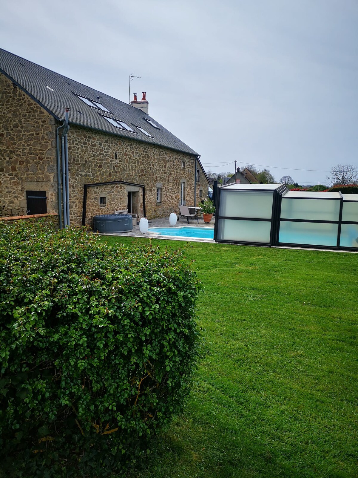 Maison détente (Piscine-Jacuzzi, Pétanque,Chevaux)