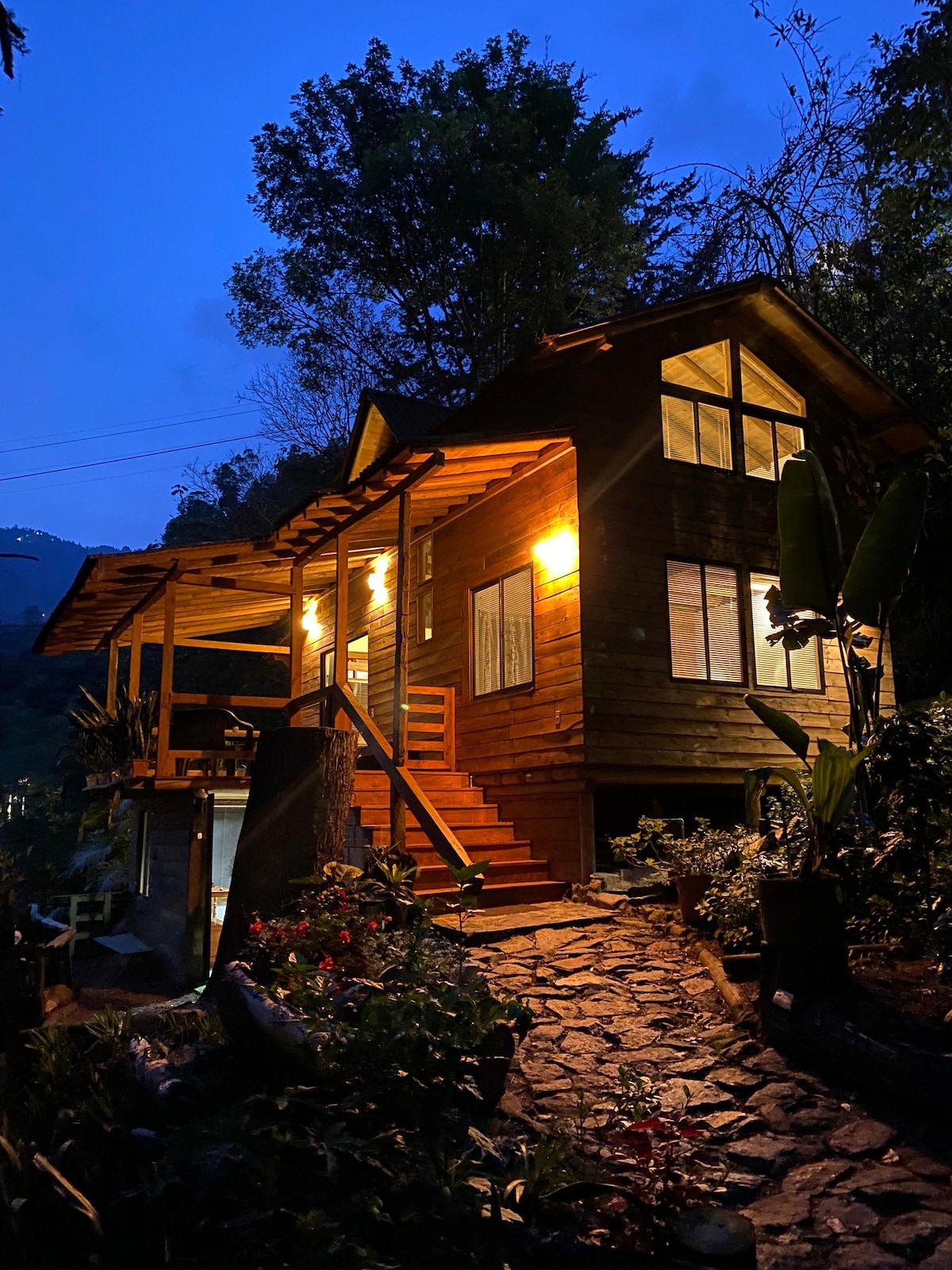 Santa Elena Cabin 'La Estelaria' - 3BR Lodge
