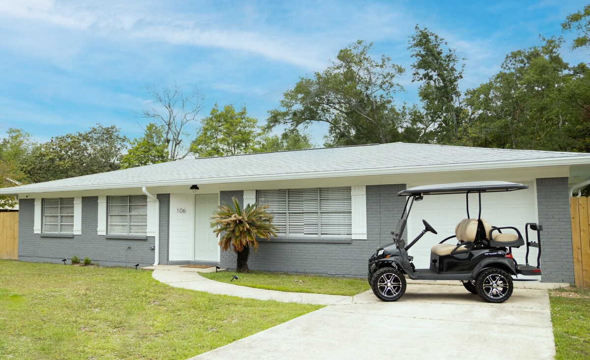 Close to downtown & beach includes golf cart!