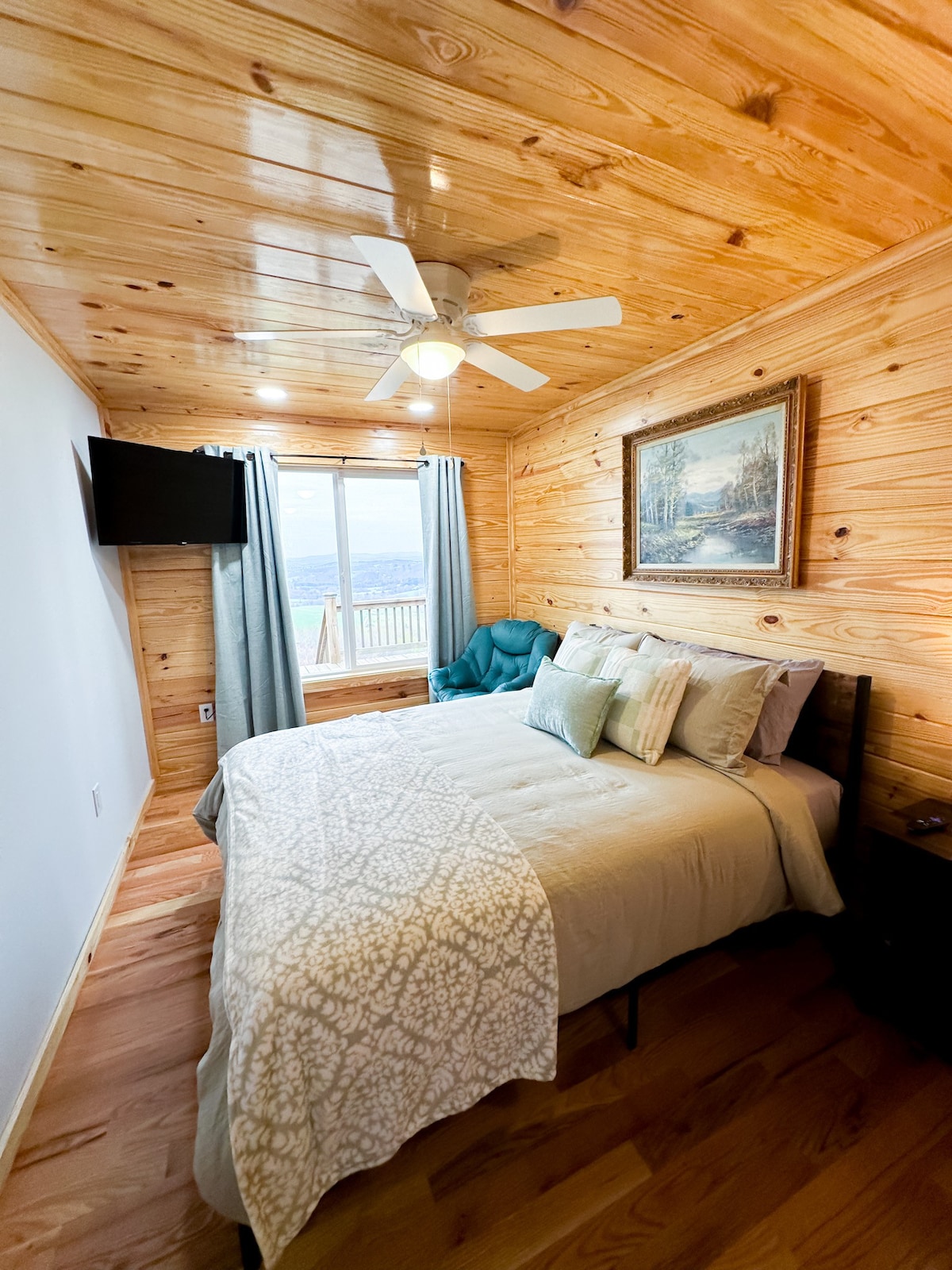 Cozy up @ Pop's Cozy Cabin.Amazing Views-Near I-77