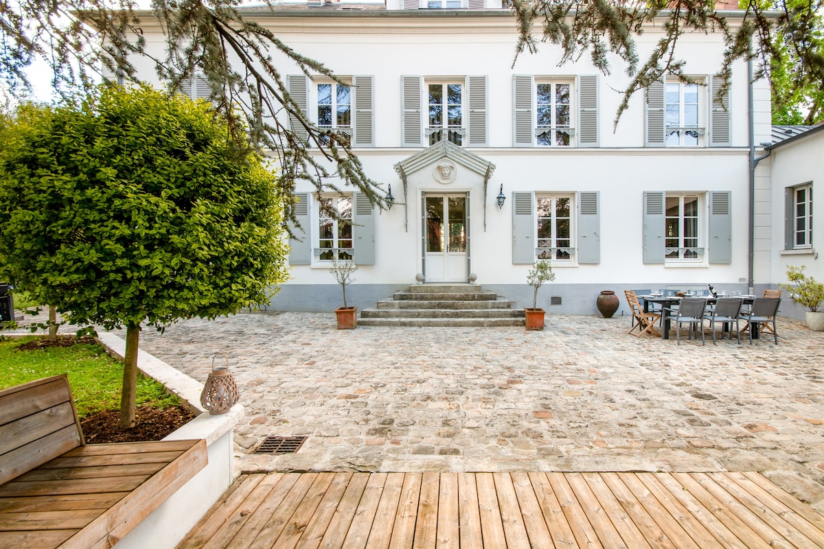 Demeure du XVIIIe avec Jacuzzi près de Paris