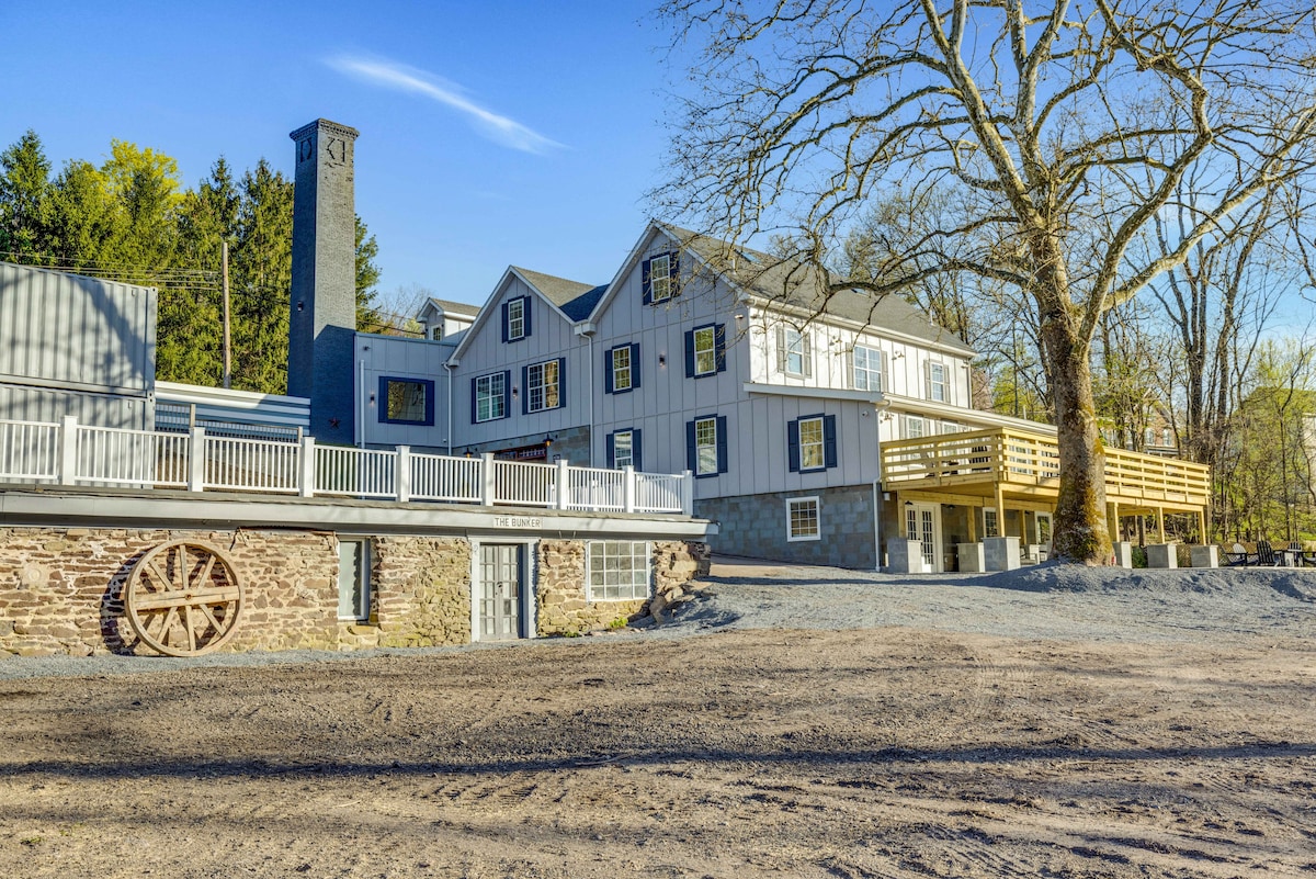 Spacious Historic Home with Jacuzzi and Sauna