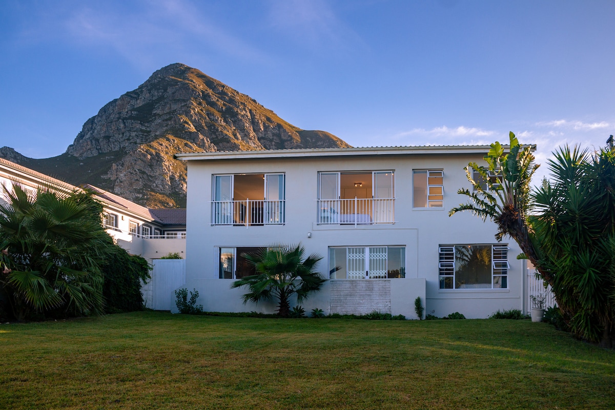 The Hermanus Family Hideaway