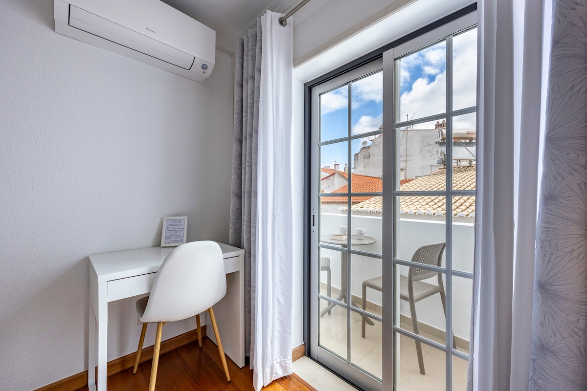 IMOnDrigos-1标准双人床房共用阳台和卫生间
