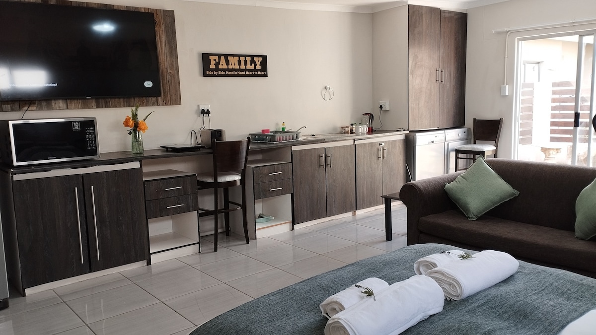 Open-plan self-catering flat in Oranjemund