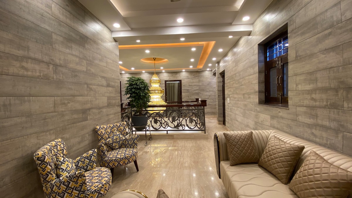 Gulmohar Residency - Luxurious 10 Bedroom Bungalow