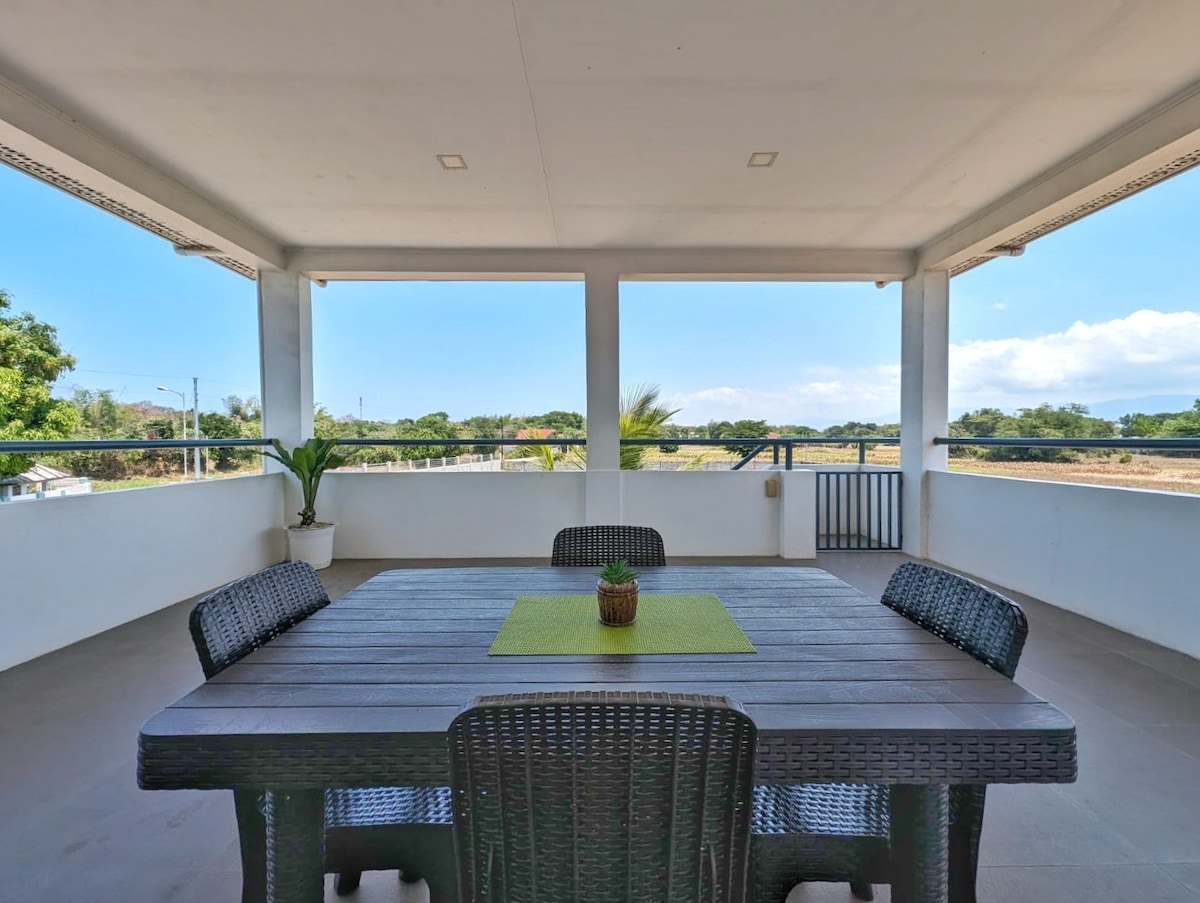 Family Room with balcony near the beach and Vigan