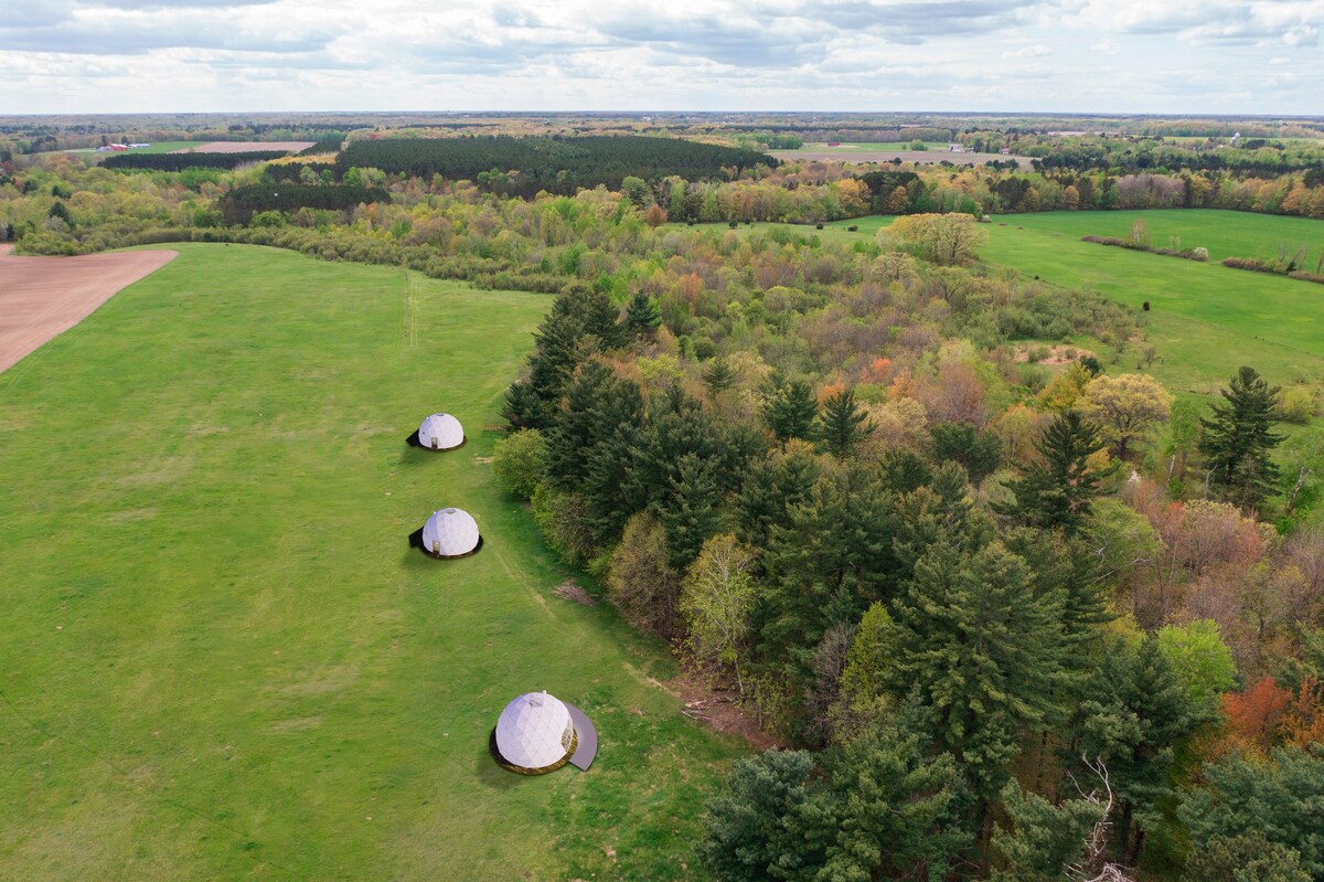 Stargazing Dome on secluded 56 acres - "Solidago"