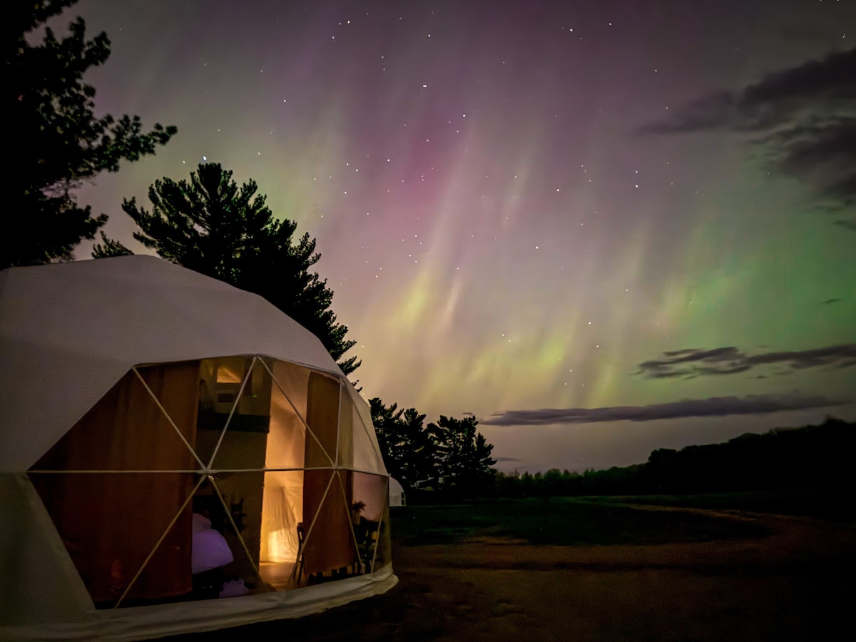 Stargazing Dome on secluded 56 acres - "Solidago"