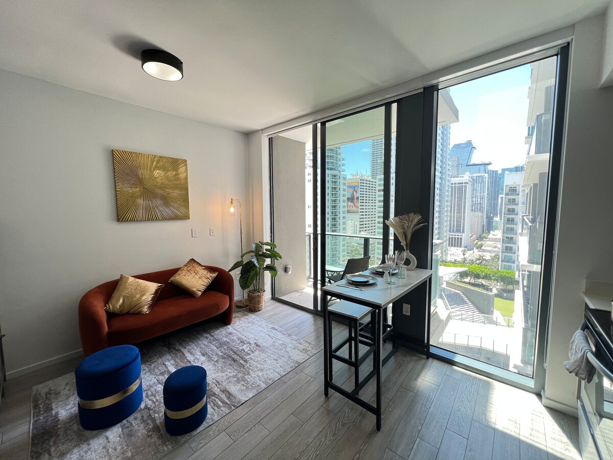 Luxury Waterfront Apartment - Art Deco Inspired