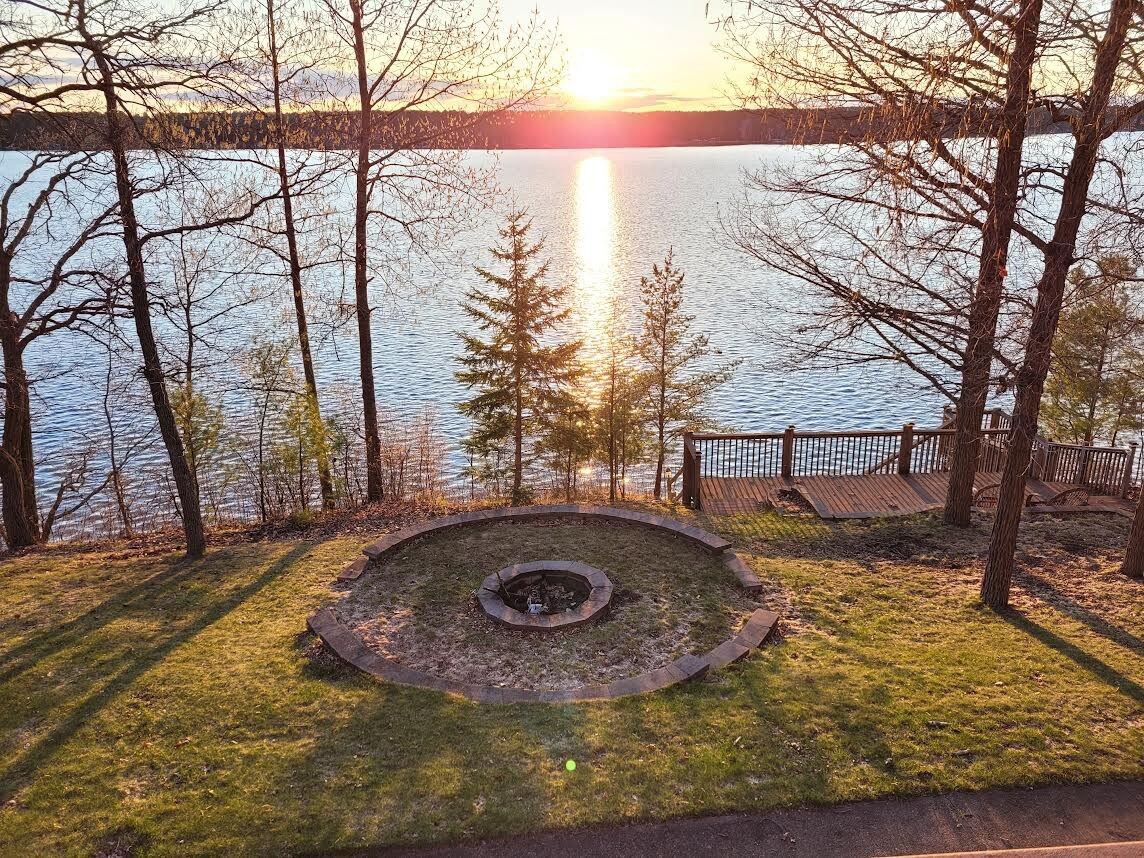 Luxury Sunset Villa on Long Lake