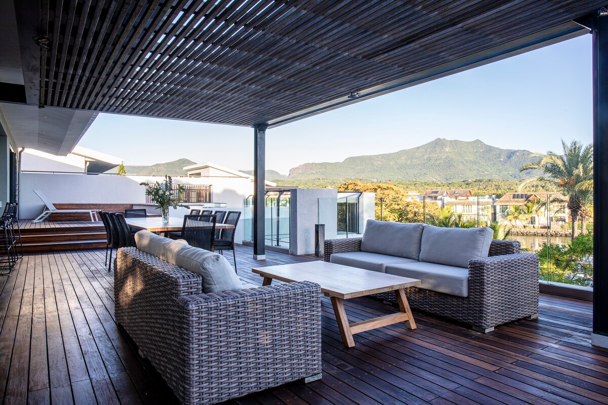 Enjoy Views at Modern Penthouse with Private Pool