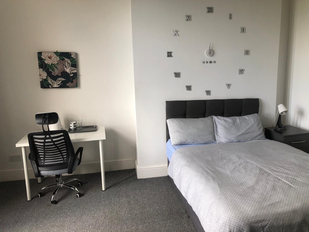 Room-10, Deluxe En-suit Room,  Great for Couple