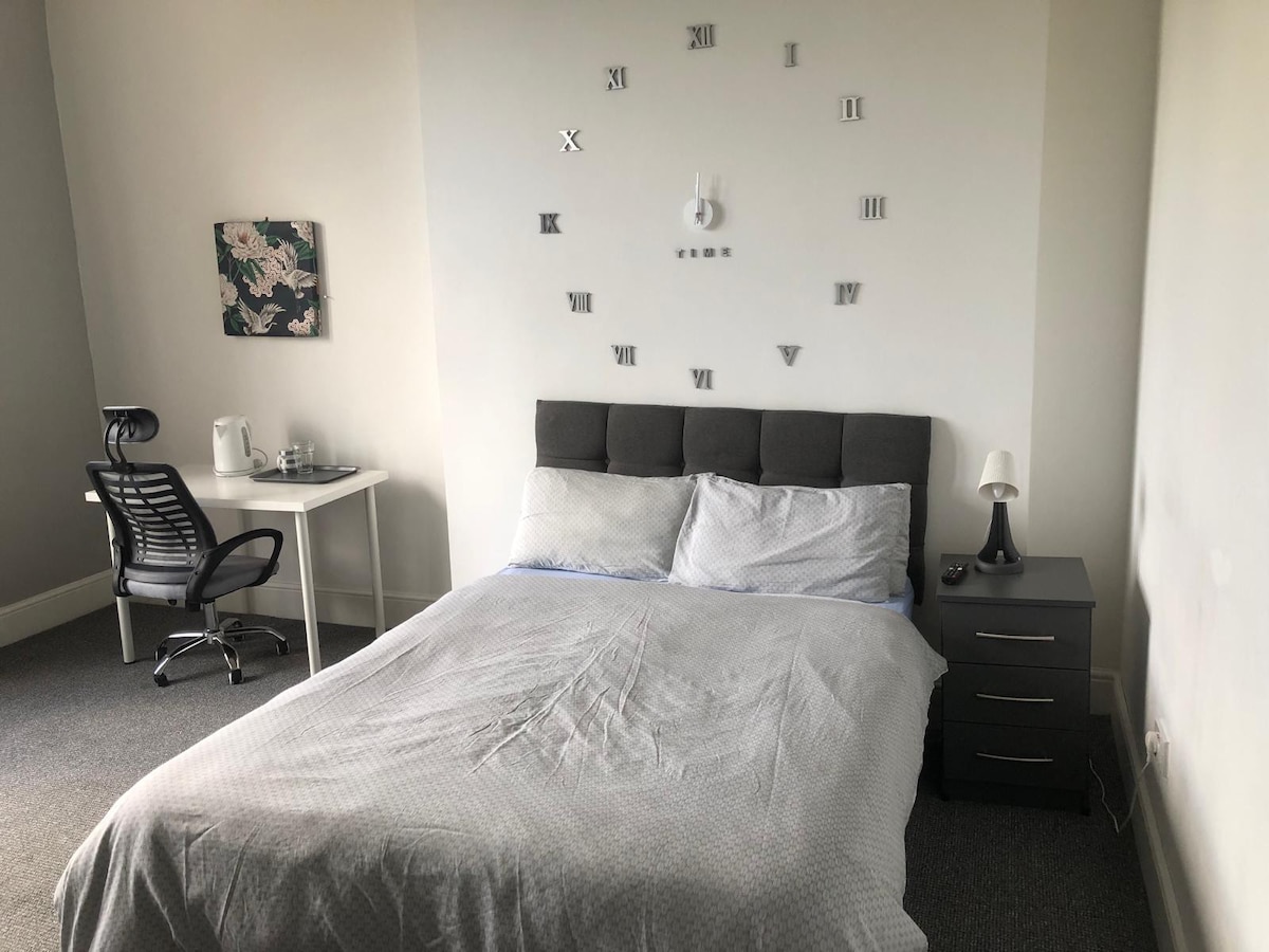 Room-10, Deluxe En-suit Room,  Great for Couple