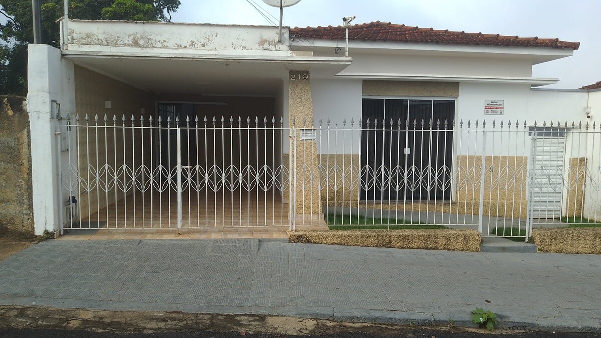 Quarto em Casa Encantadora Hospéde-se com Gláucia.