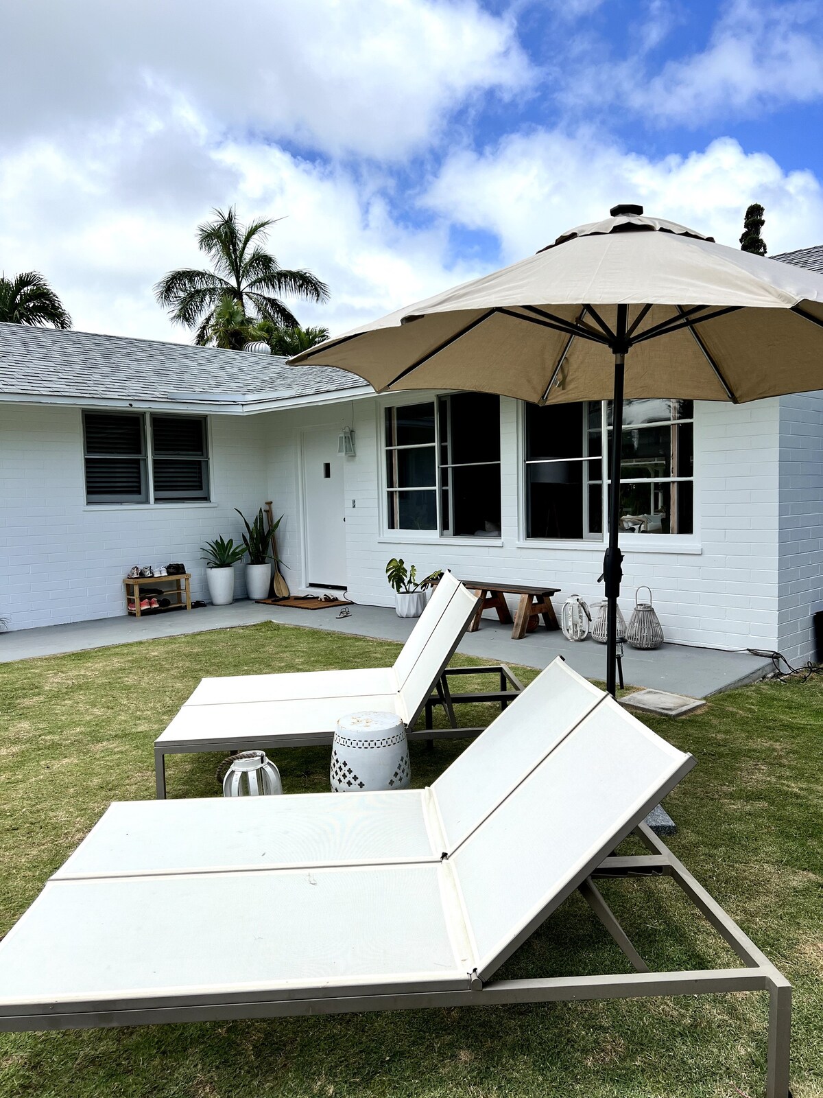 Beautiful home steps away from Kailua Beach!