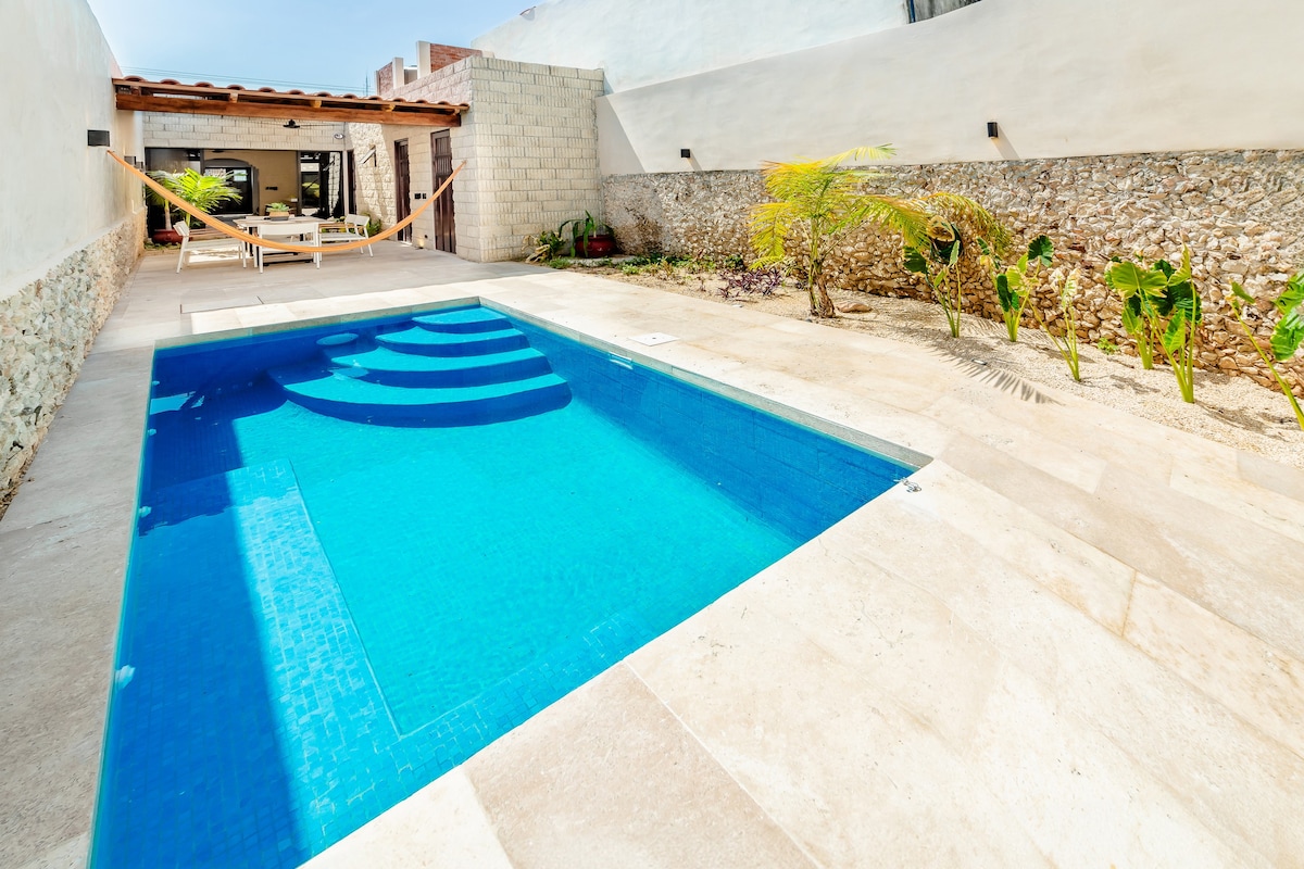 Casa mi Merida、泳池、热水浴缸、加大双人床房