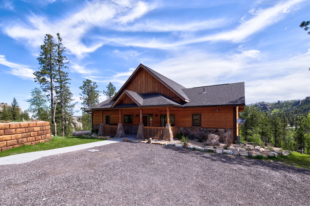 Sylvan Lake Lodge, Cathedral Spires Cabin (22 ppl)