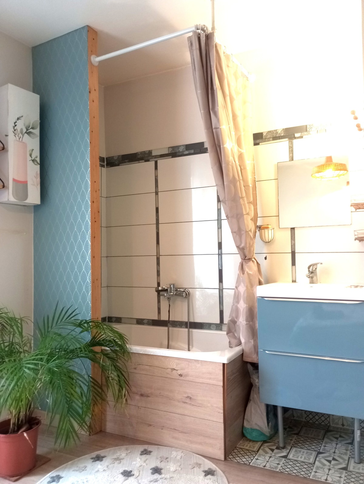 Chambre avec  salle de bain , à 100 m de la plage