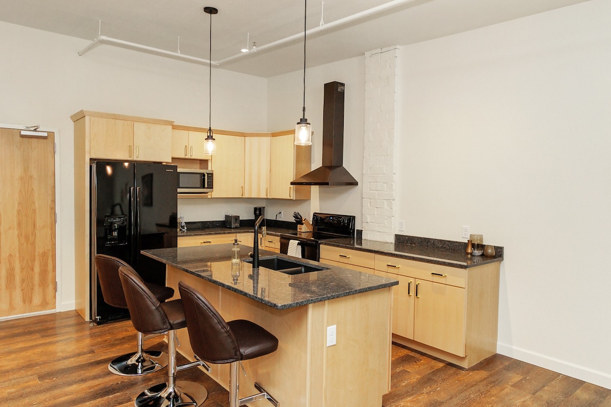 Brand New 2 BR Downtown Burlington! 302N